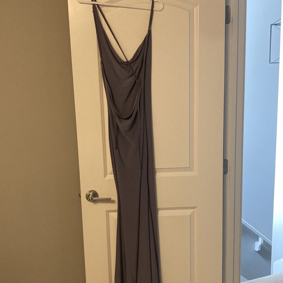 CLUB L LONDON - CORINNE ASYMMETRIC DRESS - Picture 4 of 4